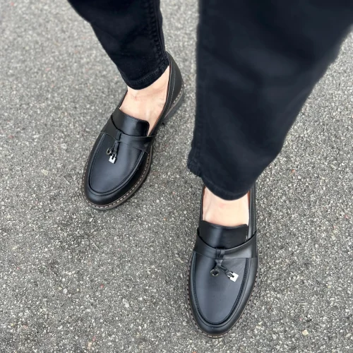 Black Leather Loafers: Comfortable Slip-on Style